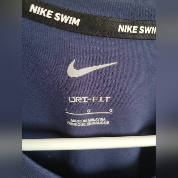 Nike Shirt - Picture 2 of 2